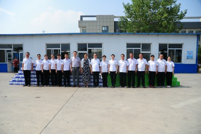 守崗位 戰高溫 煙臺市總工會(huì )與煙臺公交集團為一線(xiàn)職工送清涼